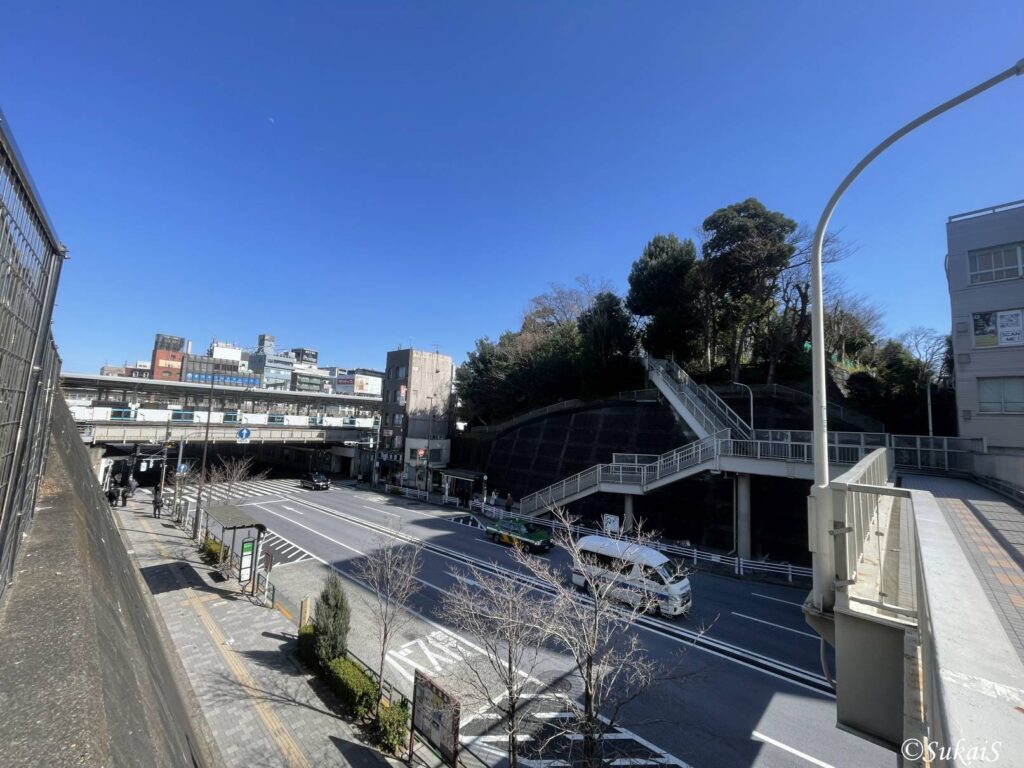 西日暮里駅前、道灌山通り