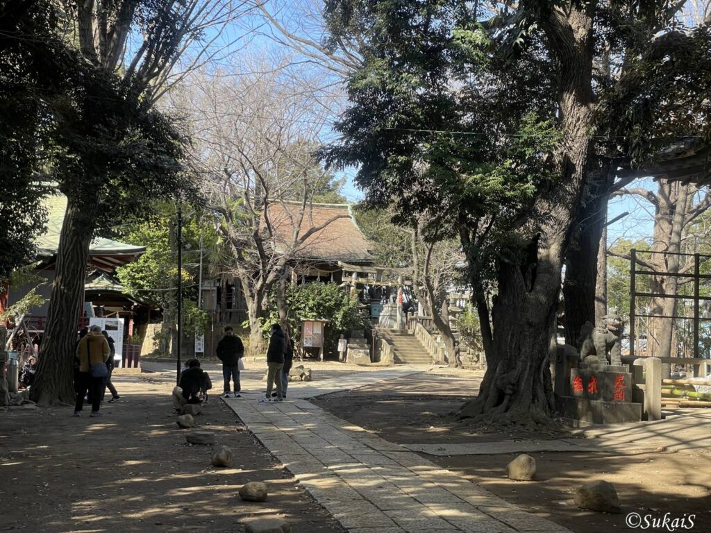 諏方神社の境内