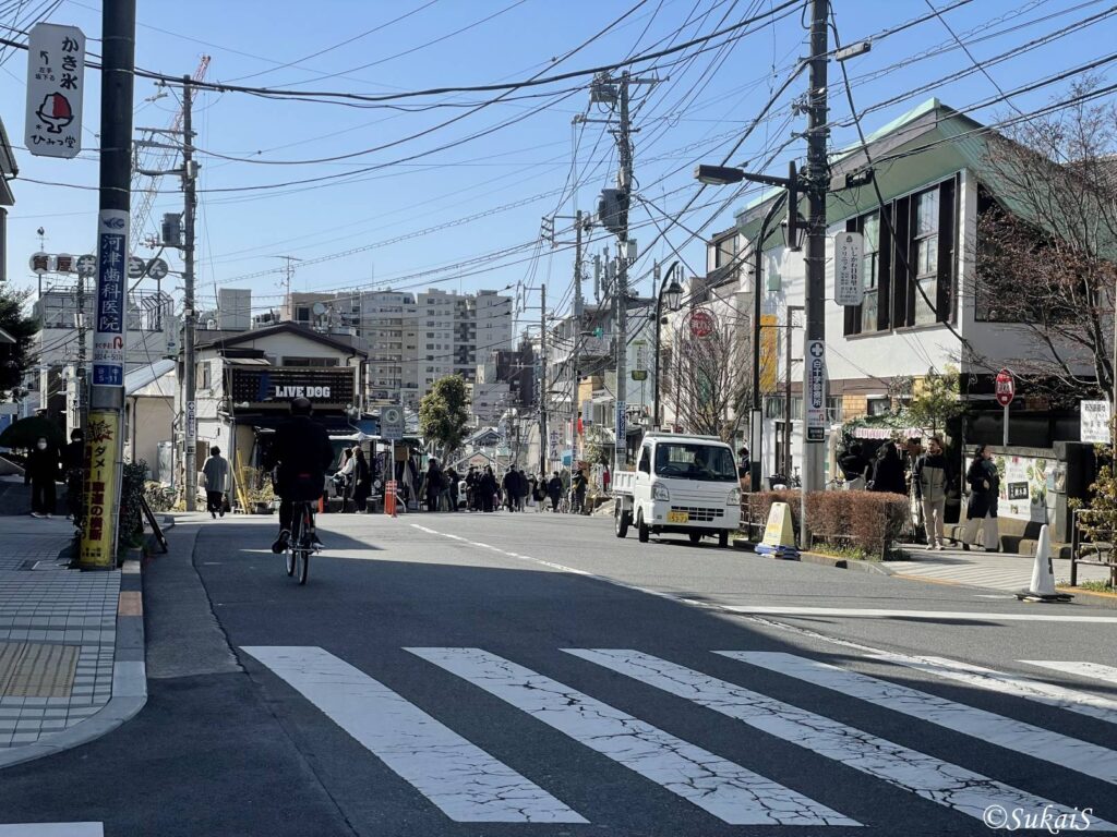 谷中銀座へ向かう道