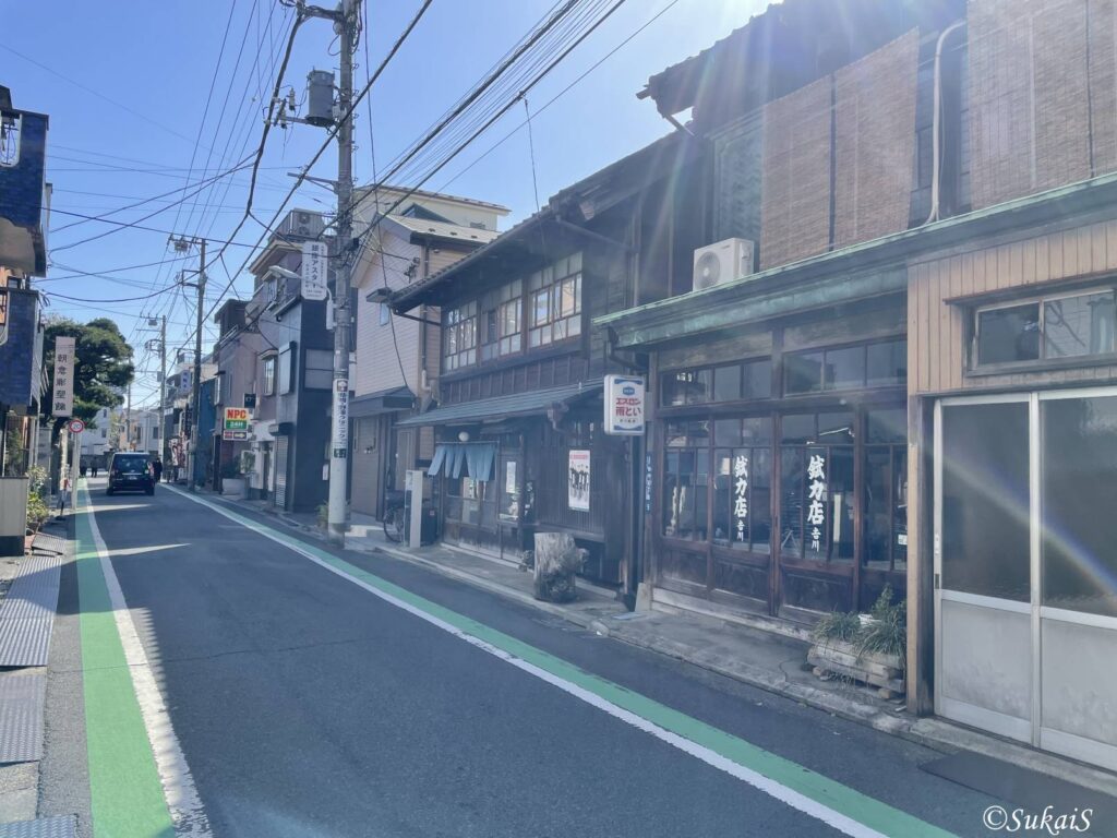 上野方面へ向かう通り