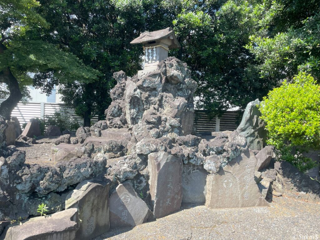 浅久保浅間神社富士塚の上部