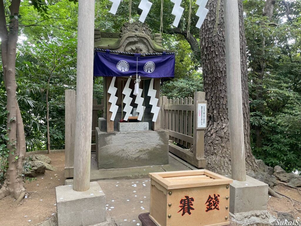 江古田富士塚の山頂の祠