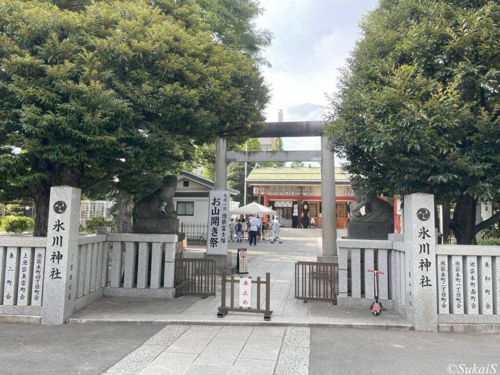 氷川神社の正面