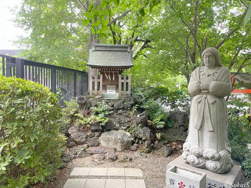 麓の祠