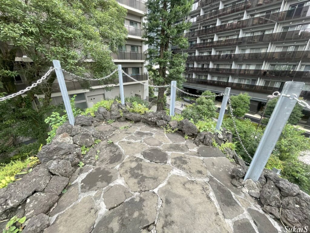 北西方向の眺め。マンションにより眺望はない。