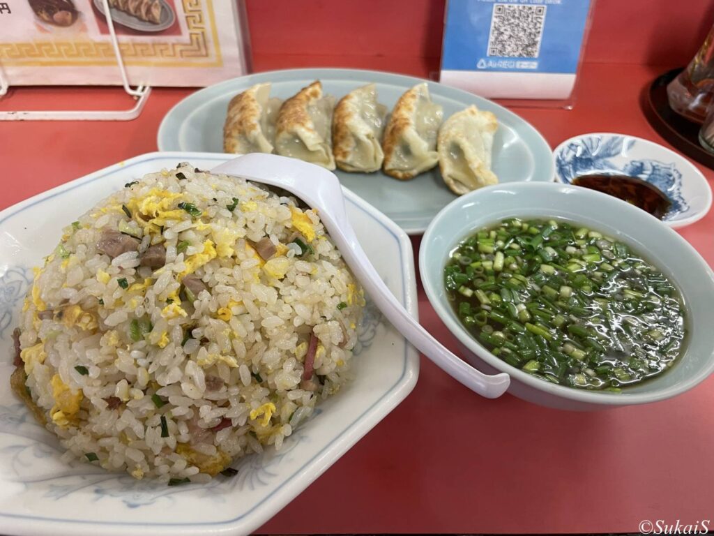 五龍菜館のチャーハンと餃子