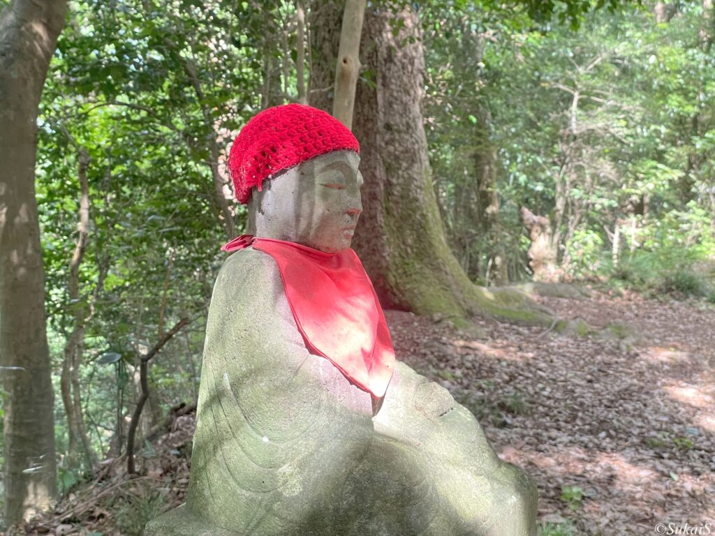 6号路との分岐、二本松付近にある石造