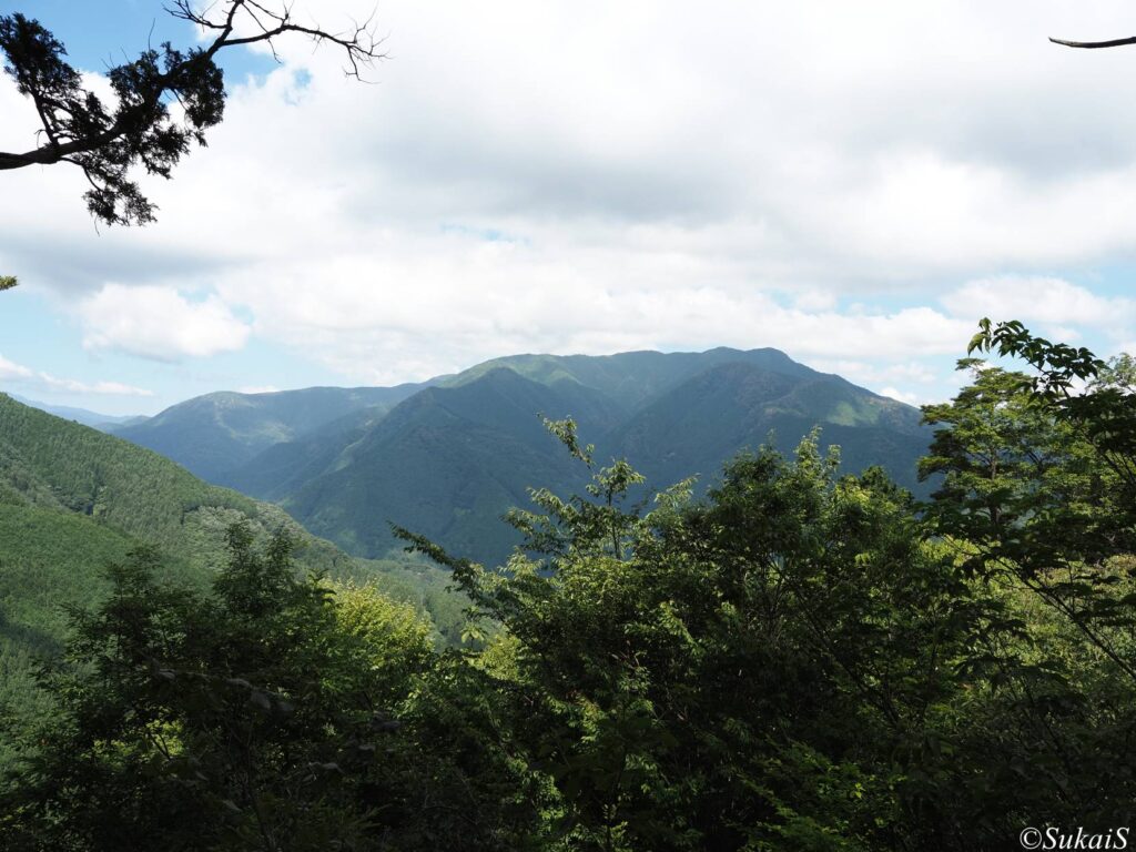 六ツ石山方面の尾根