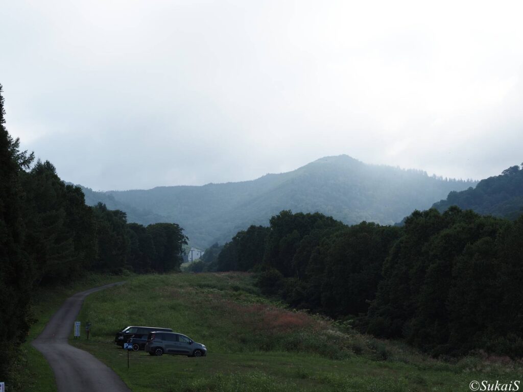 秡川登山口の駐車場