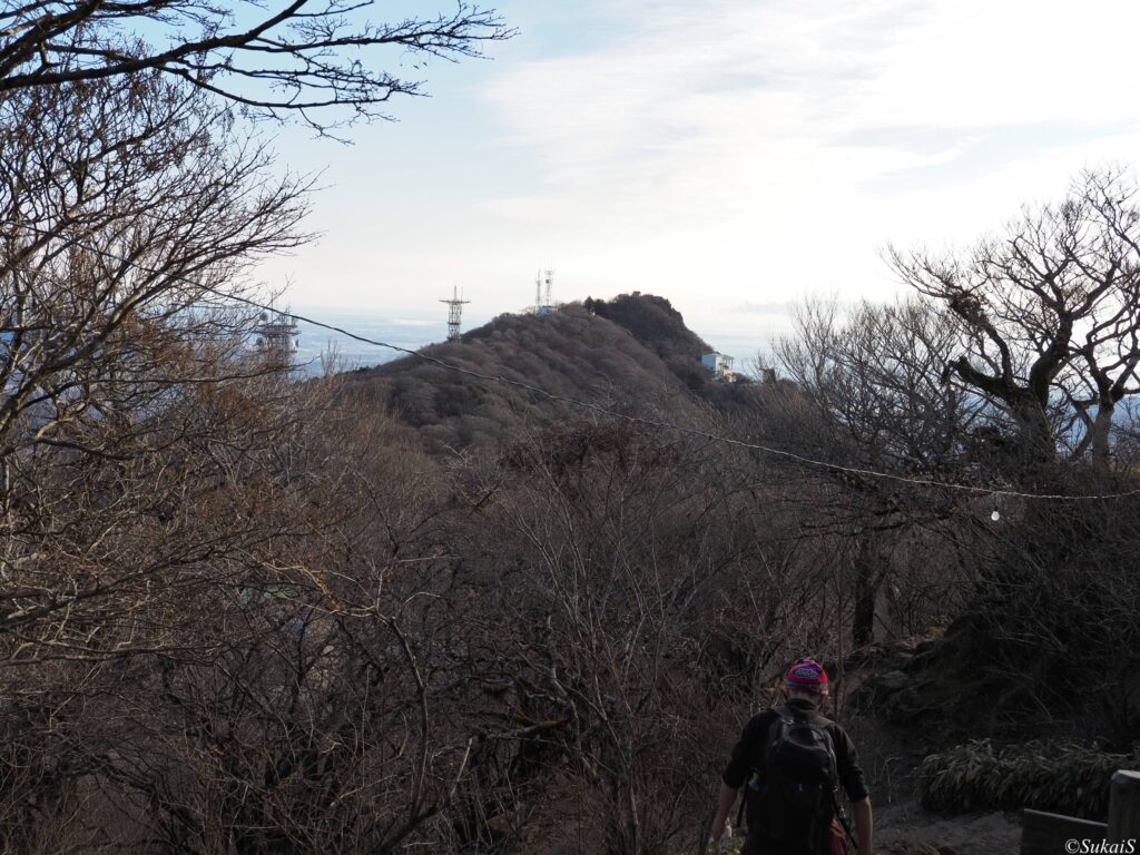 男体山から女体山方面を眺める