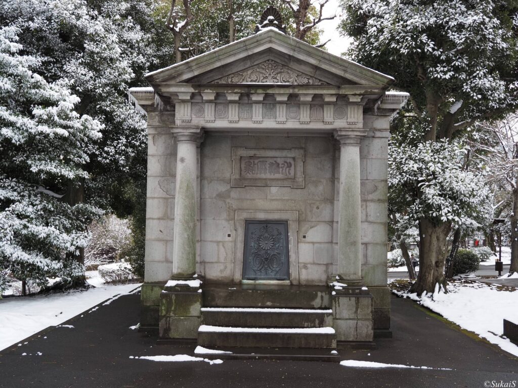 日本水準原点の建物