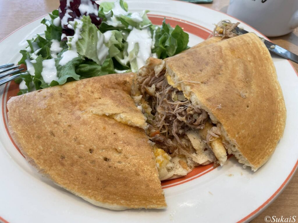 カルアポークとチーズのパンケーキ