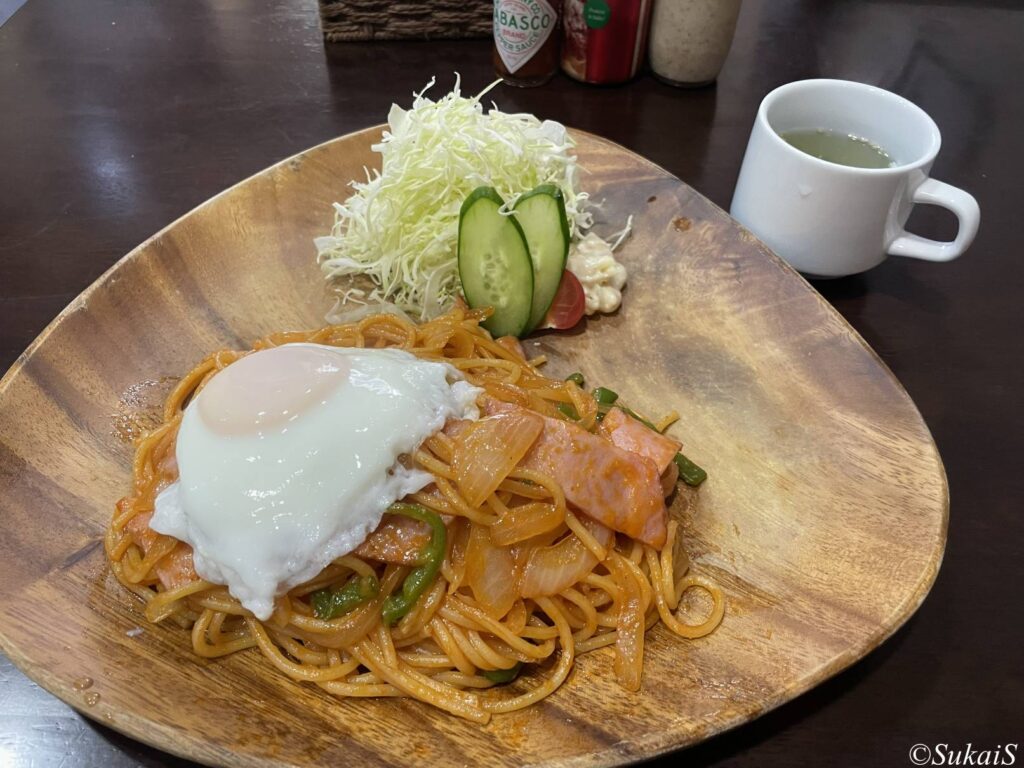 遅い昼食のナポリタン