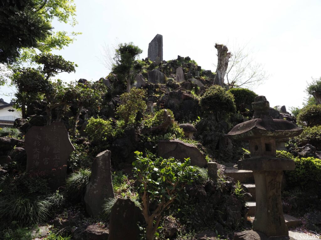 富士塚。南西から