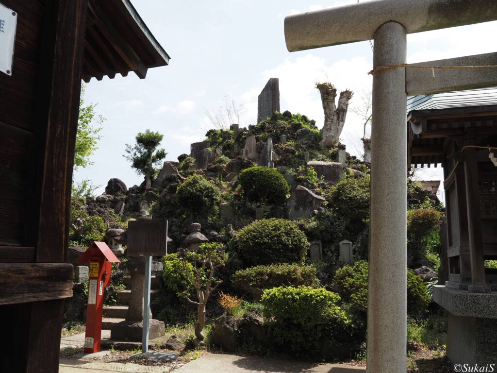 富士塚。南西から。