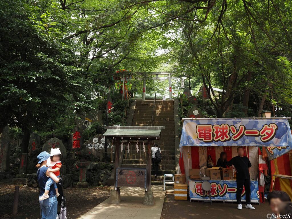 駒込富士神社の正面の階段