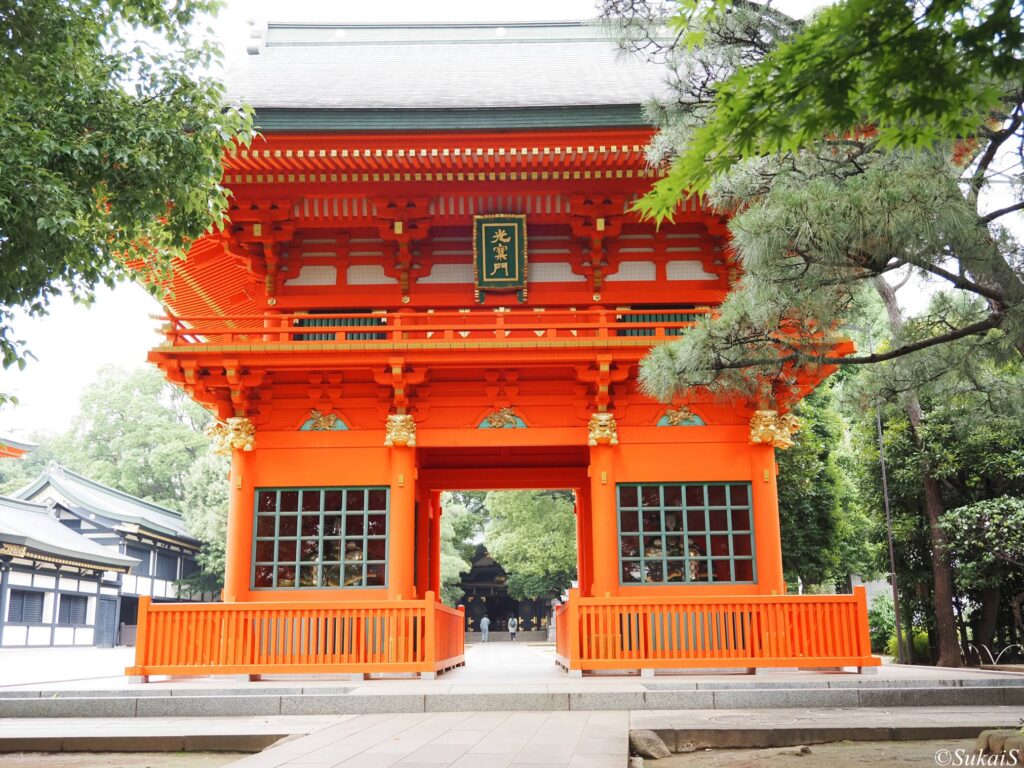 穴八幡宮の山門