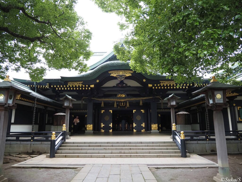 穴八幡宮の拝殿