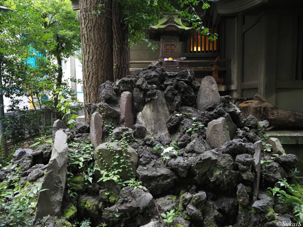 西大久保の厄除富士