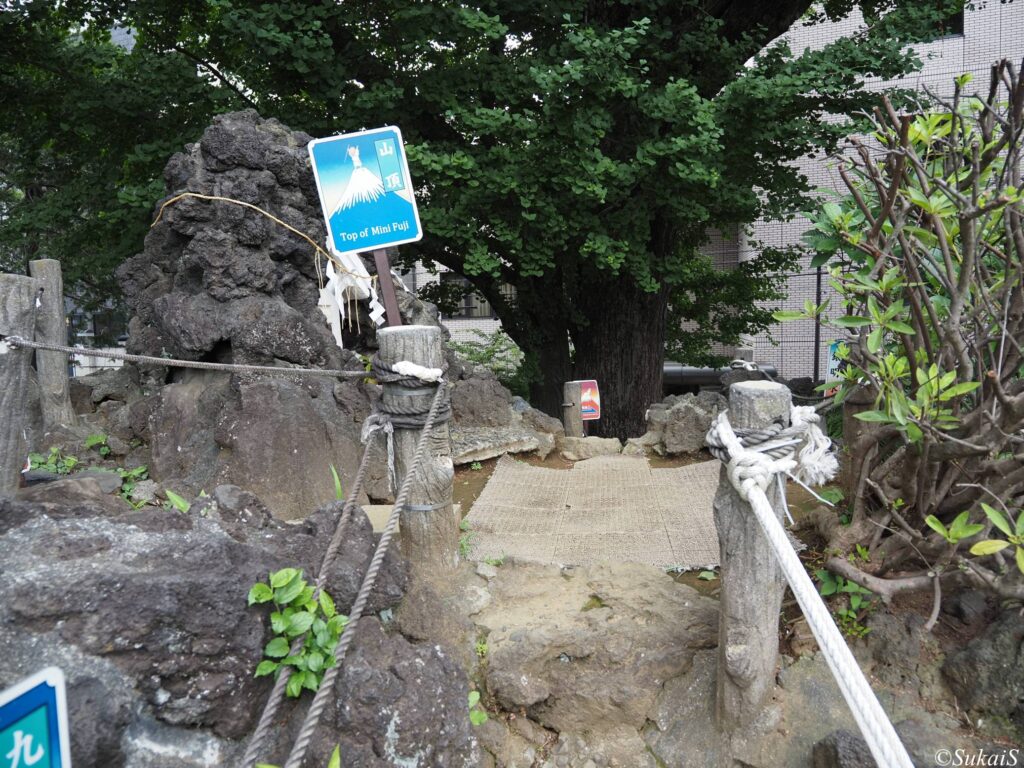 千駄ヶ谷の富士塚