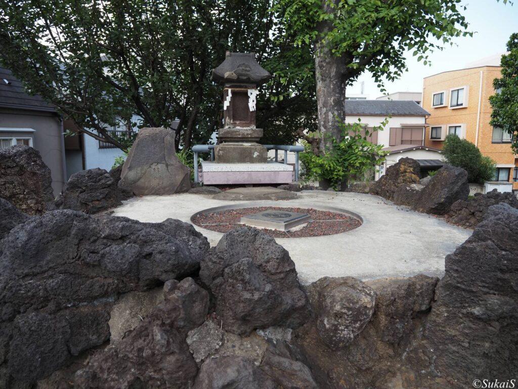 富士塚山頂