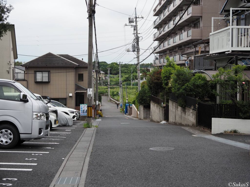 宮原駅から15分ほど平坦な住宅街から下る